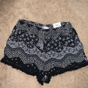 MUDD black design shorts